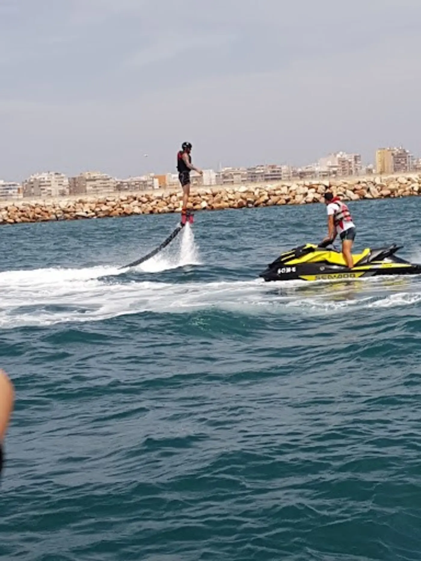 Essayer le flyboard pour des sensations fortes à Torrevieja