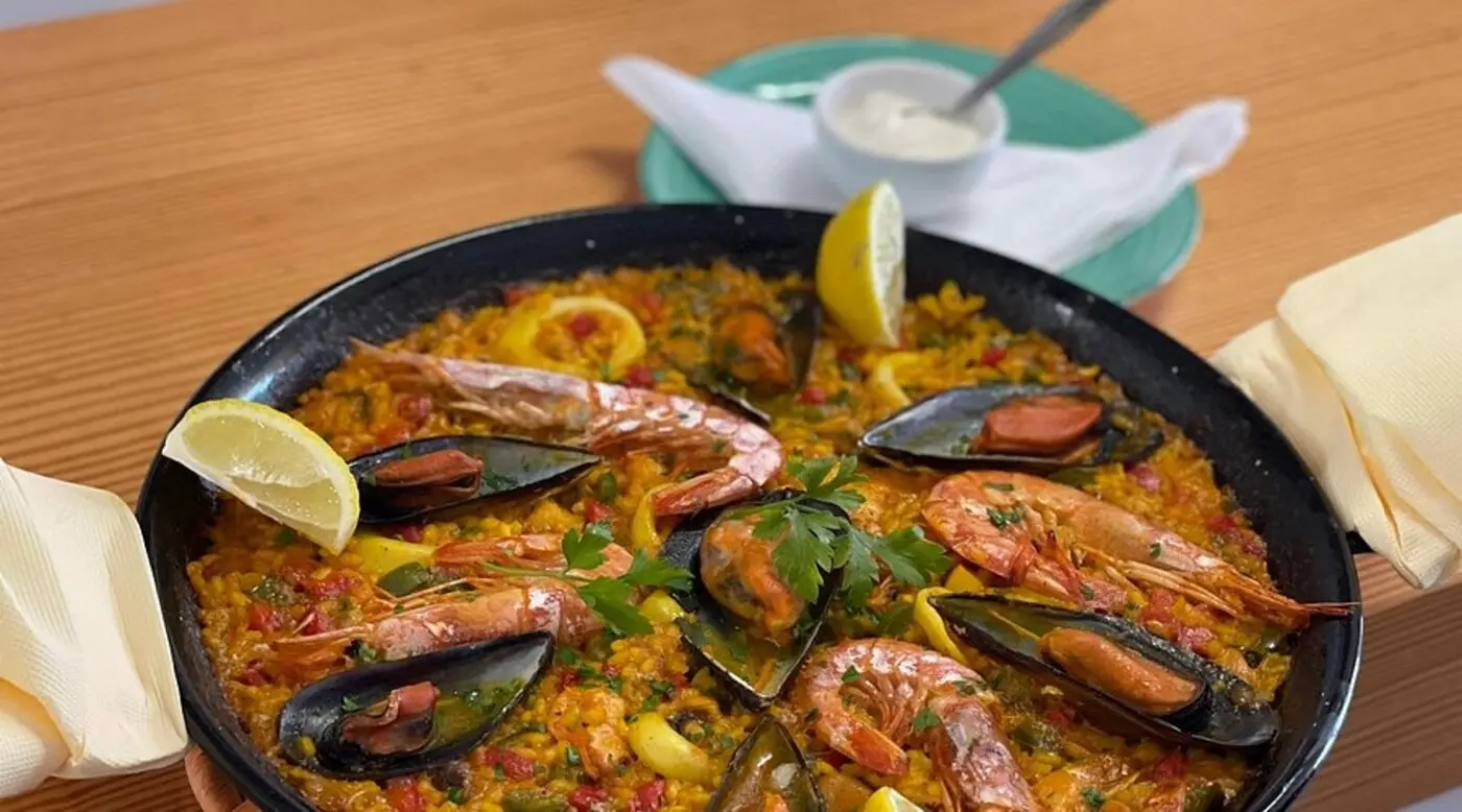 Paella aux fruits de mer, plat typique à déguster à Torrevieja